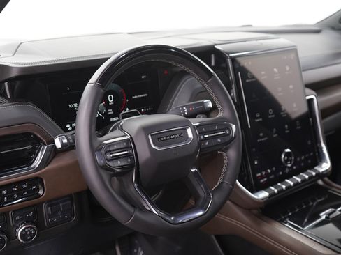 Used 2025 GMC Yukon XL Denali Ultimate AWD/4WD image 23