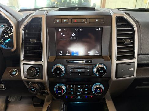 Used 2019 Ford F150 Lariat w/ Equipment Group 502A Luxury AWD/4WD image 24