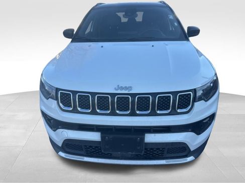 Used 2023 Jeep Compass Limited image 3