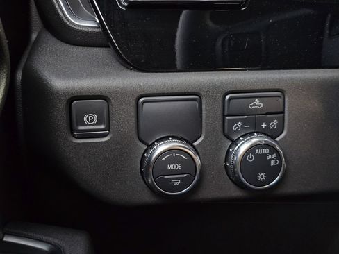 Certified 2025 GMC Sierra 1500 SLE RWD image 32