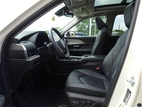 Used 2024 Toyota Grand Highlander AWD image 8