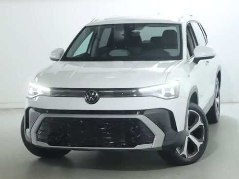 Certified 2025 Volkswagen Taos SEL image 3