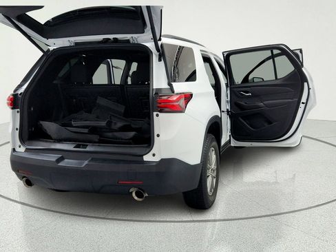 Used 2023 Chevrolet Traverse LT FWD image 12