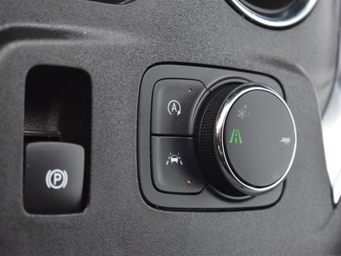 Certified 2023 Chevrolet Traverse LT FWD image 28