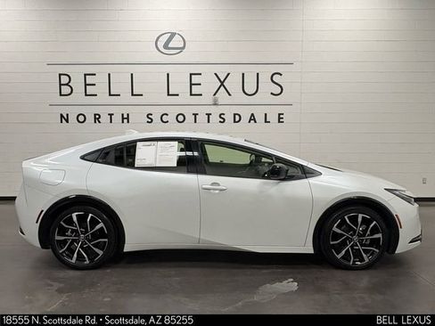 Used 2023 Toyota Prius Prime FWD image 3
