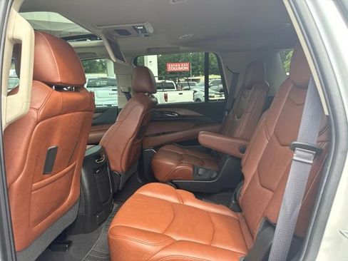 Used 2016 Cadillac Escalade Premium AWD/4WD image 9