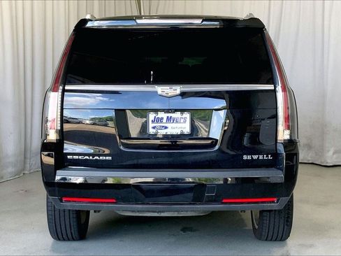 Used 2019 Cadillac Escalade Premium Luxury RWD image 4