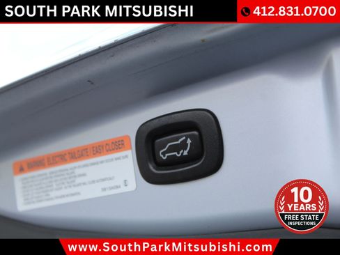 Used 2017 Mitsubishi Outlander SEL AWD/4WD image 33