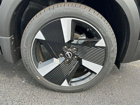 New 2025 Nissan Kicks SR image 9