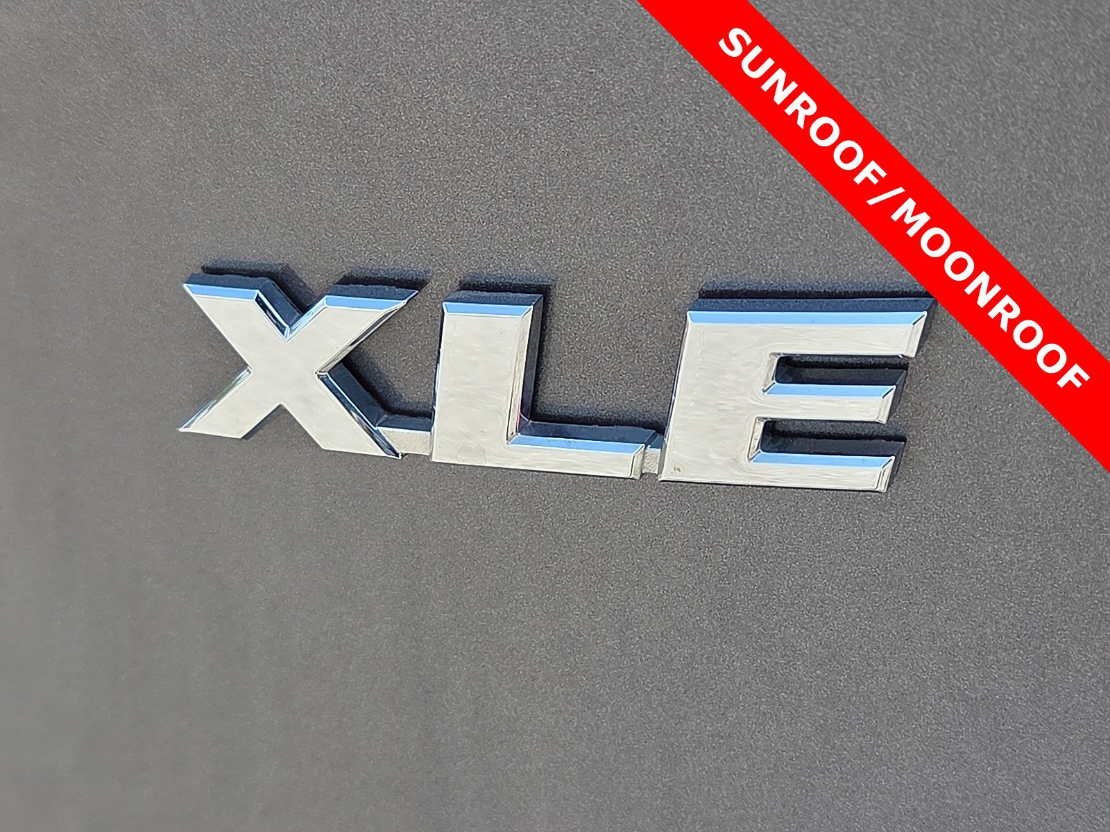 Used 2022 Toyota RAV4 XLE Premium FWD image 8