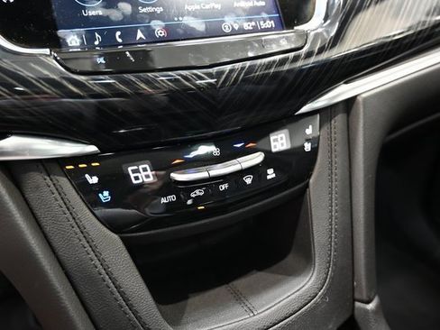 Used 2025 Cadillac XT6 Premium Luxury image 19