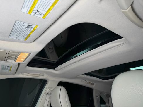 Used 2014 Toyota Venza XLE image 36