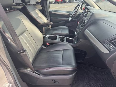 Certified 2017 Dodge Grand Caravan GT FWD image 14