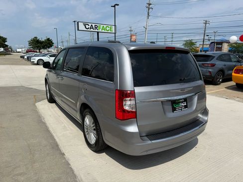Used 2013 Chrysler Town & Country Limited w/ Luxury Group FWD image 8