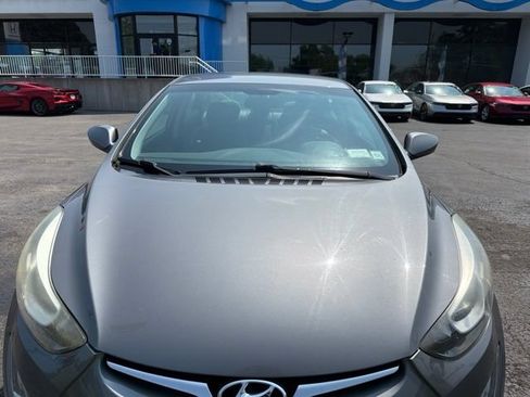Used 2014 Hyundai Elantra SE w/ Option Group 02 FWD image 3
