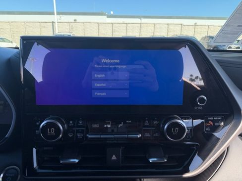 Certified 2025 Toyota Highlander Limited image 16