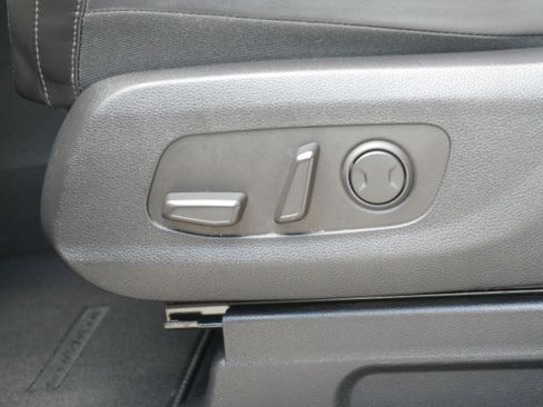 Used 2024 Kia Carnival LX FWD image 15