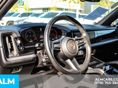 Used 2024 Porsche Cayenne AWD/4WD image 21