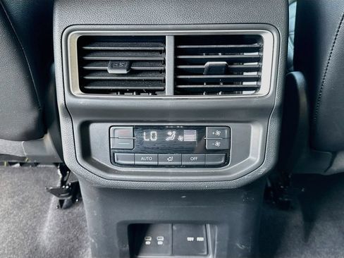 Used 2024 Volkswagen Atlas SE w/ Black Wheel Package FWD image 25
