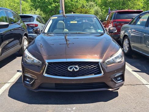 Used 2018 INFINITI Q50 Luxe w/ Sensory Package (Luxe) RWD image 2