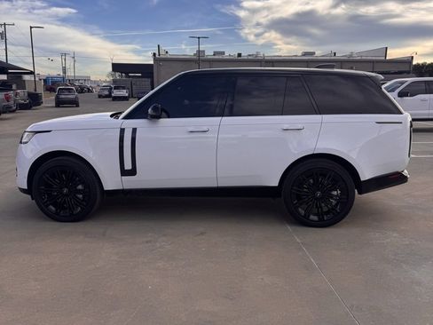Used 2025 Land Rover Range Rover SE image 4