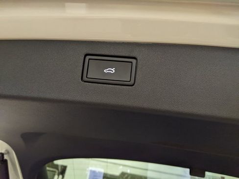 New 2026 Volkswagen Tiguan SE R-Line image 27