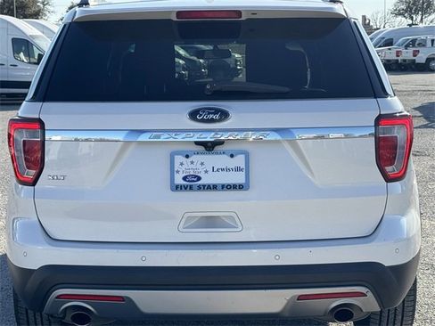 Used 2017 Ford Explorer XLT w/ Equipment Group 202A image 6