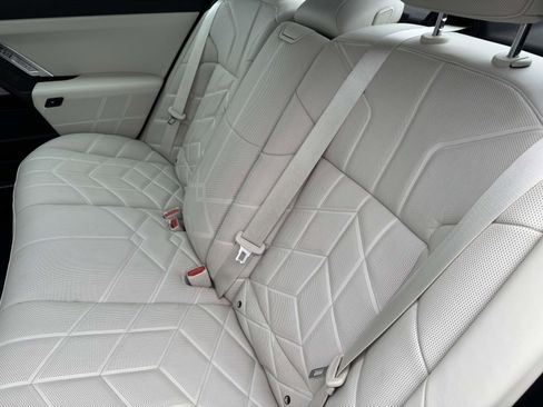 Used 2023 BMW 760i xDrive image 14