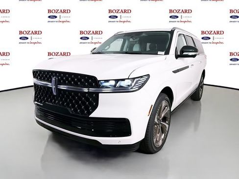 New 2026 Lincoln Navigator L Black Label AWD/4WD image 3