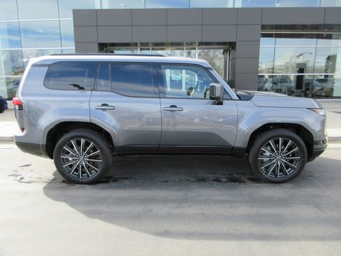 Used 2026 Lexus GX 550 w/ Cold Area Package image 11