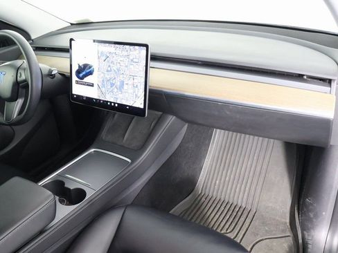 Used 2021 Tesla Model Y Long Range image 9