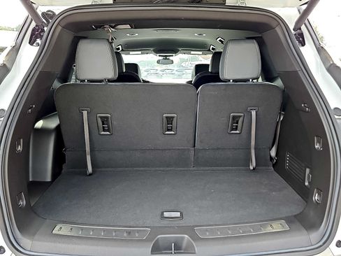 Used 2023 Buick Enclave Essence FWD image 28