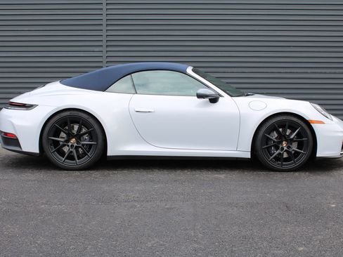 Certified 2025 Porsche 911 Carrera T image 9