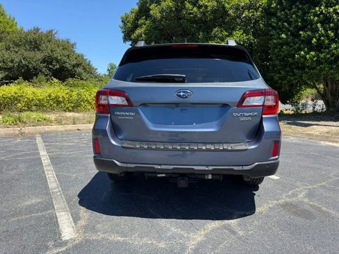 Used 2017 Subaru Outback 3.6R Limited AWD/4WD image 6