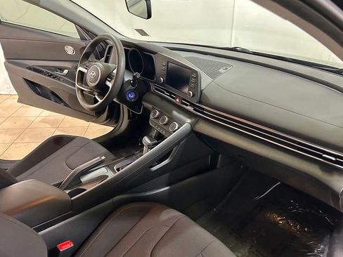 Used 2023 Hyundai Elantra SE FWD image 19
