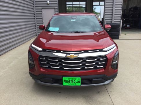 New 2026 Chevrolet Equinox LT w/ Convenience Package II AWD/4WD image 3
