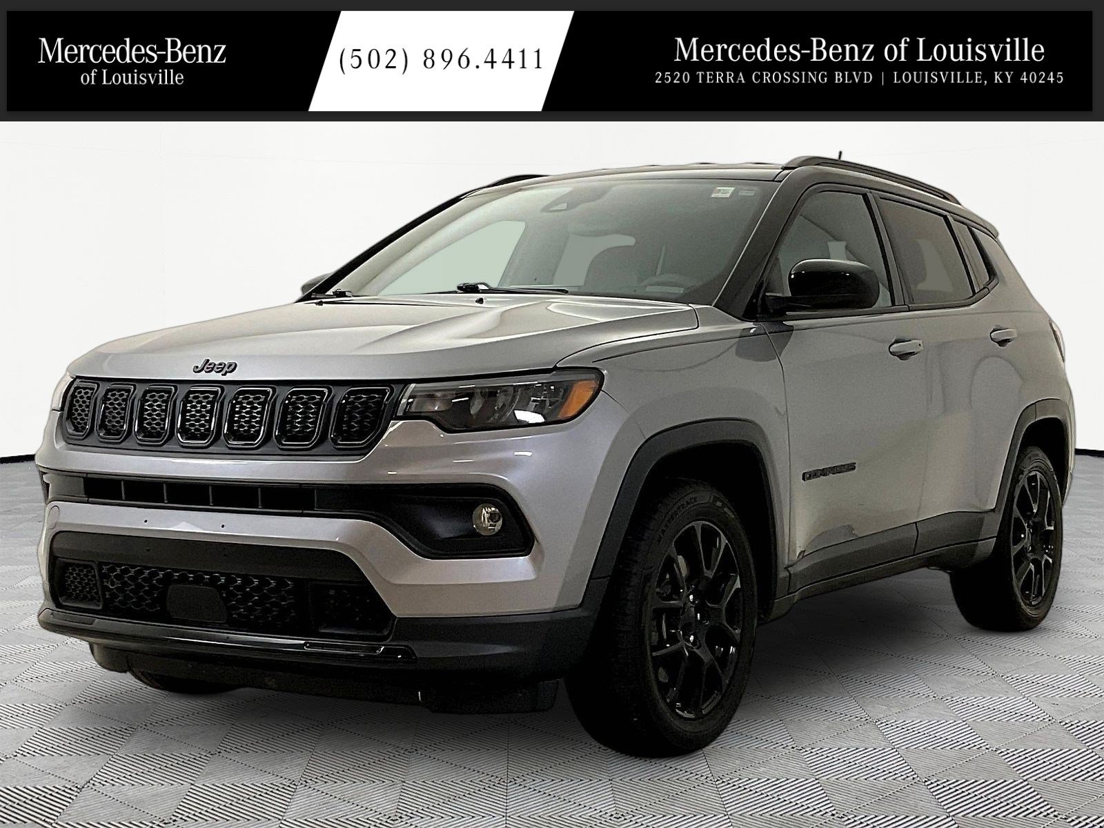 Used 2023 Jeep Compass Latitude AWD/4WD image 1