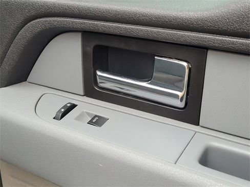 Used 2014 Ford F150 XLT w/ XLT Chrome Package image 12