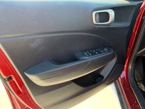 Used 2024 Hyundai Venue SE image 12