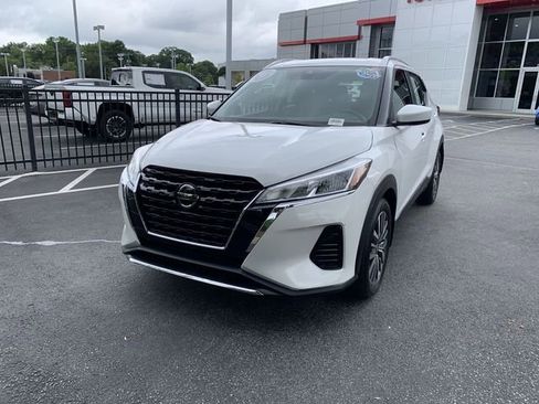 Used 2021 Nissan Kicks SV FWD image 4