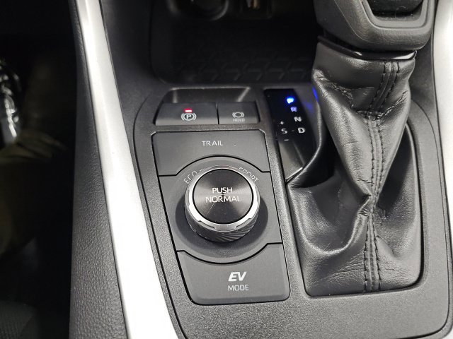 Certified 2025 Toyota RAV4 XLE AWD/4WD image 24