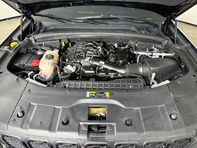 Used 2024 Jeep Grand Cherokee Altitude AWD/4WD image 33
