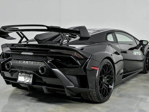 Used 2022 Lamborghini Huracan STO image 12