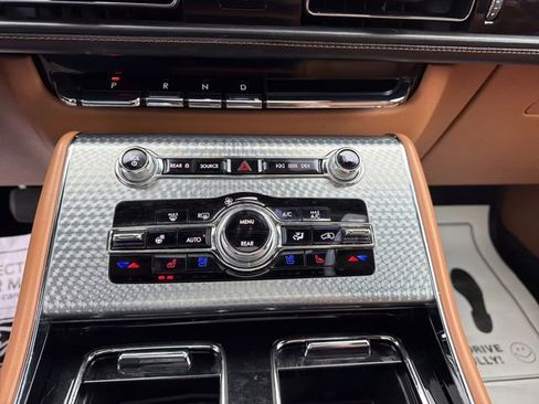 Used 2021 Lincoln Aviator Black Label w/ Class IV Trailer Tow Package image 22