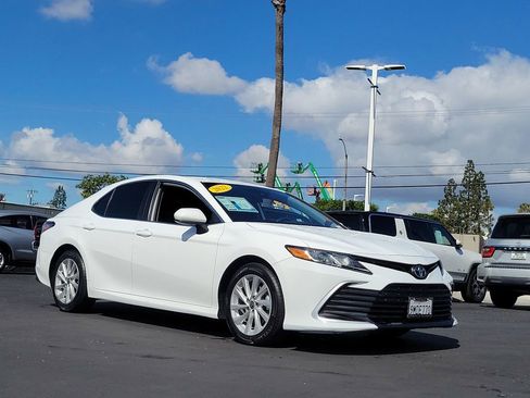 Used 2022 Toyota Camry LE FWD image 32