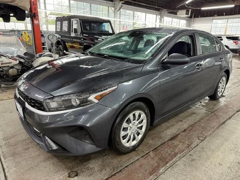 Used 2023 Kia Forte LX FWD image 1