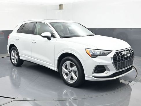 Used 2022 Audi Q3 2.0T Premium AWD/4WD image 2