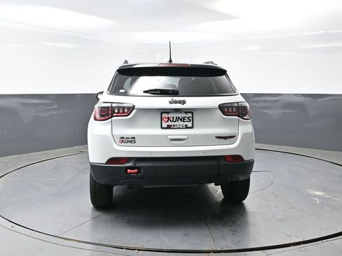 Used 2025 Jeep Compass Trailhawk AWD/4WD image 13