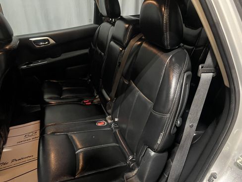 Used 2019 Nissan Pathfinder SL AWD/4WD image 22