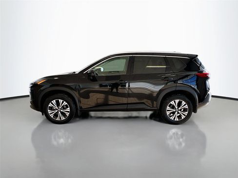Used 2021 Nissan Rogue SV image 3